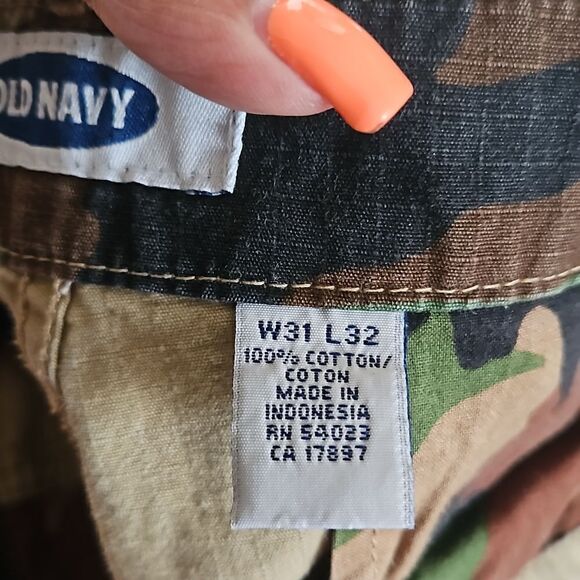 Old Navy Men Relaxed Fit Khaki Cargo Pants With Camo Ankle String 31×32 - Picture 9 of 16